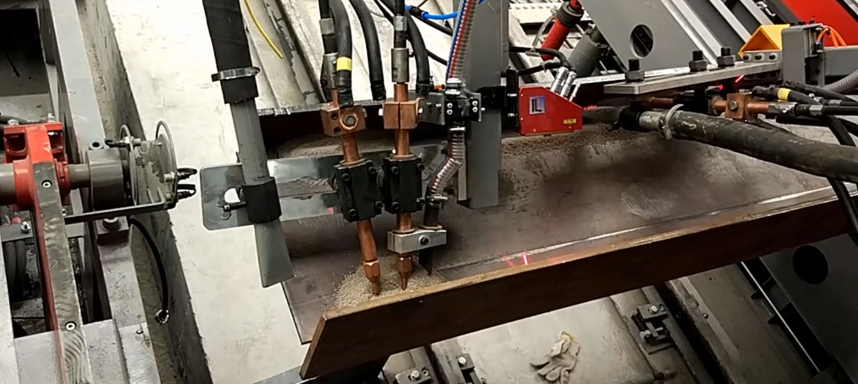 双机器人H型钢焊接